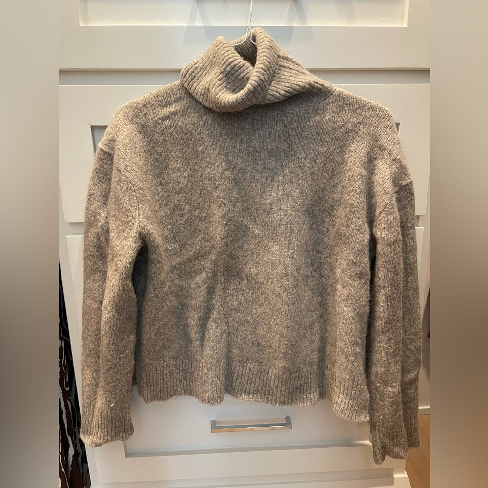 JENNI KAYNE TURTLENECK SWEATER